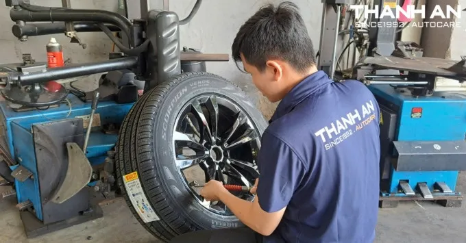 Thay Lốp Ô Tô TPHCM Chuyên Nghiệp, Nhanh Chóng, Bảo Hành Chính Hãng