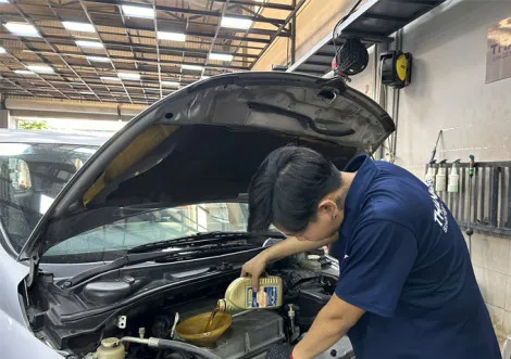 thay nhot o to phu my hung