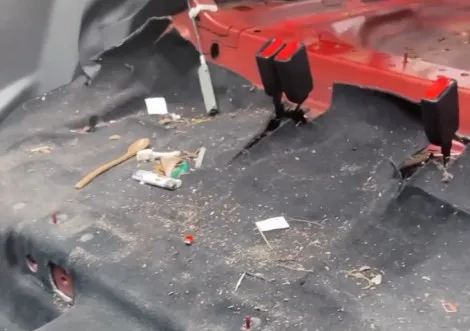 Vệ sinh nội thất mazda