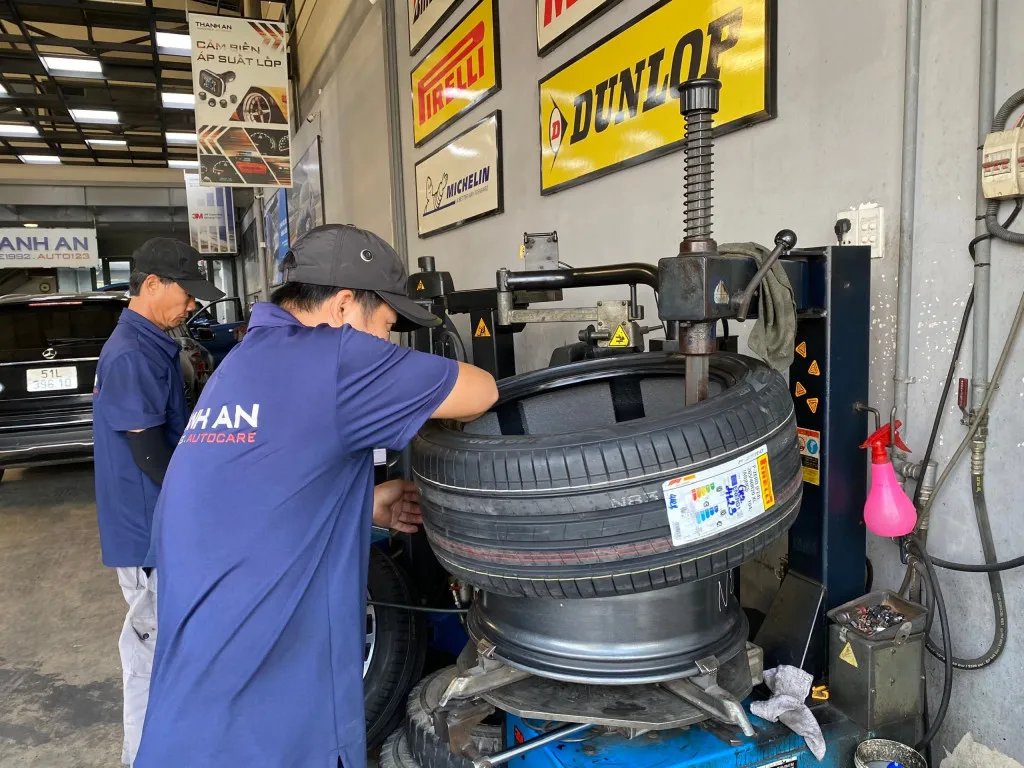 Vỏ lốp xe ô tô quận 4 chính hãng tại Thanh An Auto Care