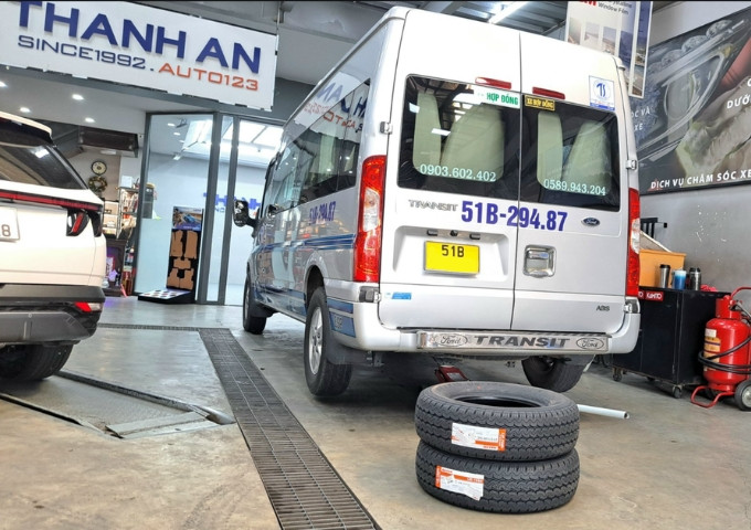 thay-lop-ford-transit-chinh-hang-khu-vuc-quan-7-tphcm